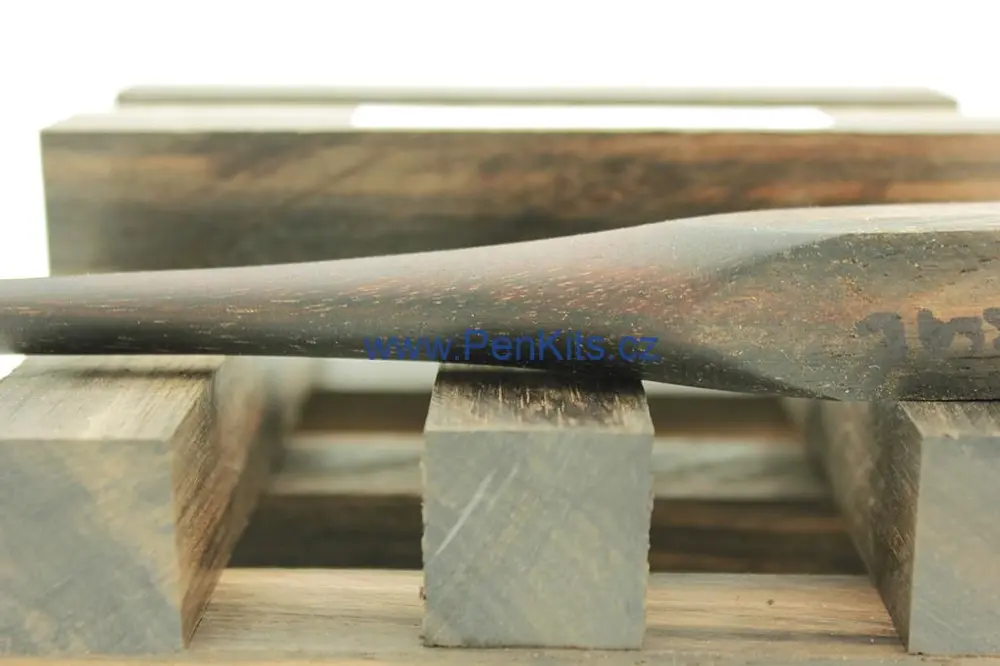Eben Macassar 19x19x130 mm